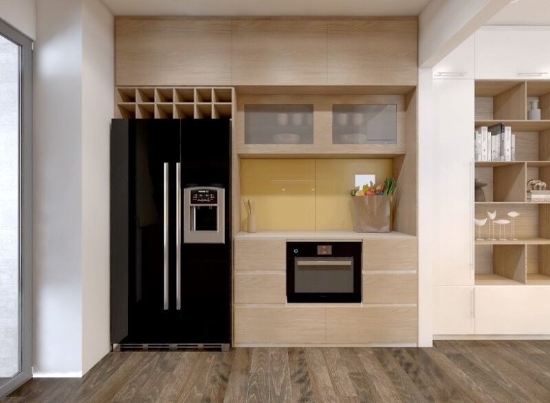 Căn bếp hiện đại nhỏ nhắn sử dụng kính ốp bếp cường lực màu vàng nhẹ nhạt trẻ trung hợp với màu sắc của tủ bếp.